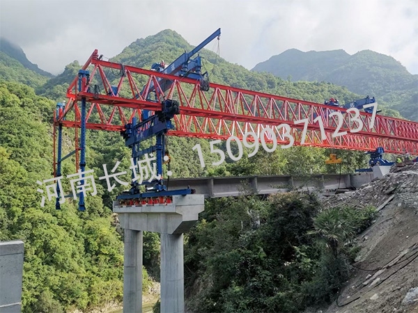 40m-200t自平衡架桥机